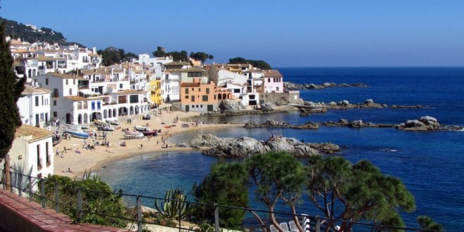 Het strand Calella de Palafrugell in Spanje