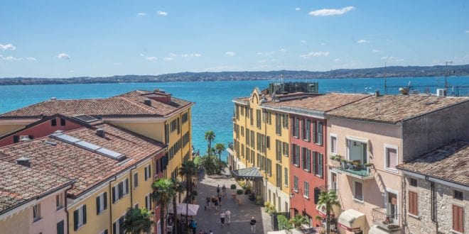 Sirmione aan het Gardameer in Italië