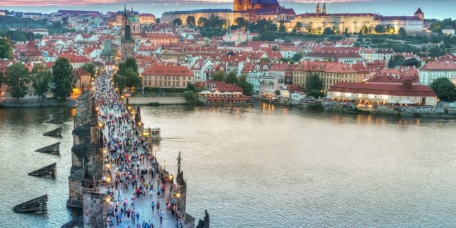 De Karelsbrug in Praag