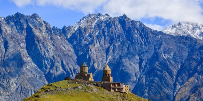 Kazbegi Georgië shutterstock 1332140609, Bezienswaardigheden in Georgië