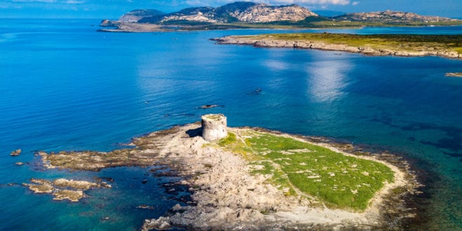 Schiereiland Stintino en Parco Nazionale dellAsinara Sardinië shutterstock 1326547481, Bezienswaardigheden Sardinië