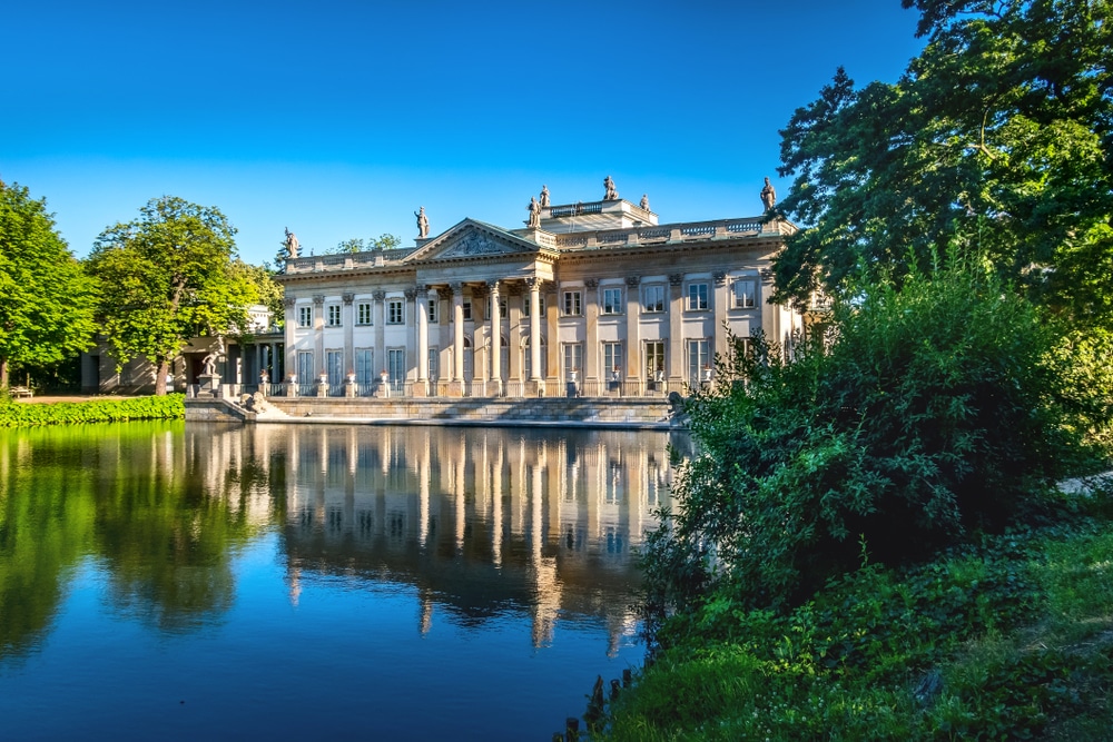 Lazienki park Warschau shutterstock 1502198879, 10 mooiste bezienswaardigheden in krakau