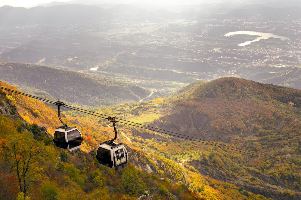 Dajti Ekspres en Dajti Mountain National Park Tirana shutterstock 523023445, tirana