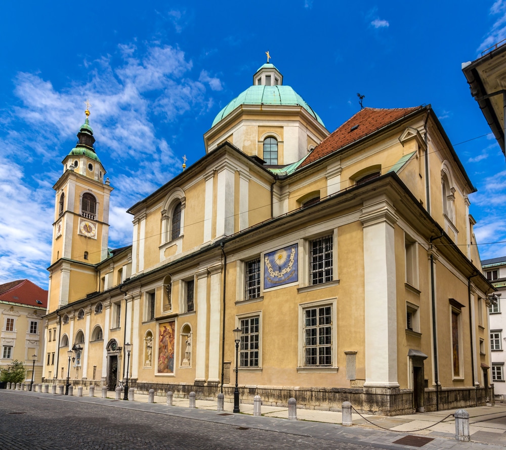 Sint Nicolaaskathedraal Ljubljana Shutterstock 207141016