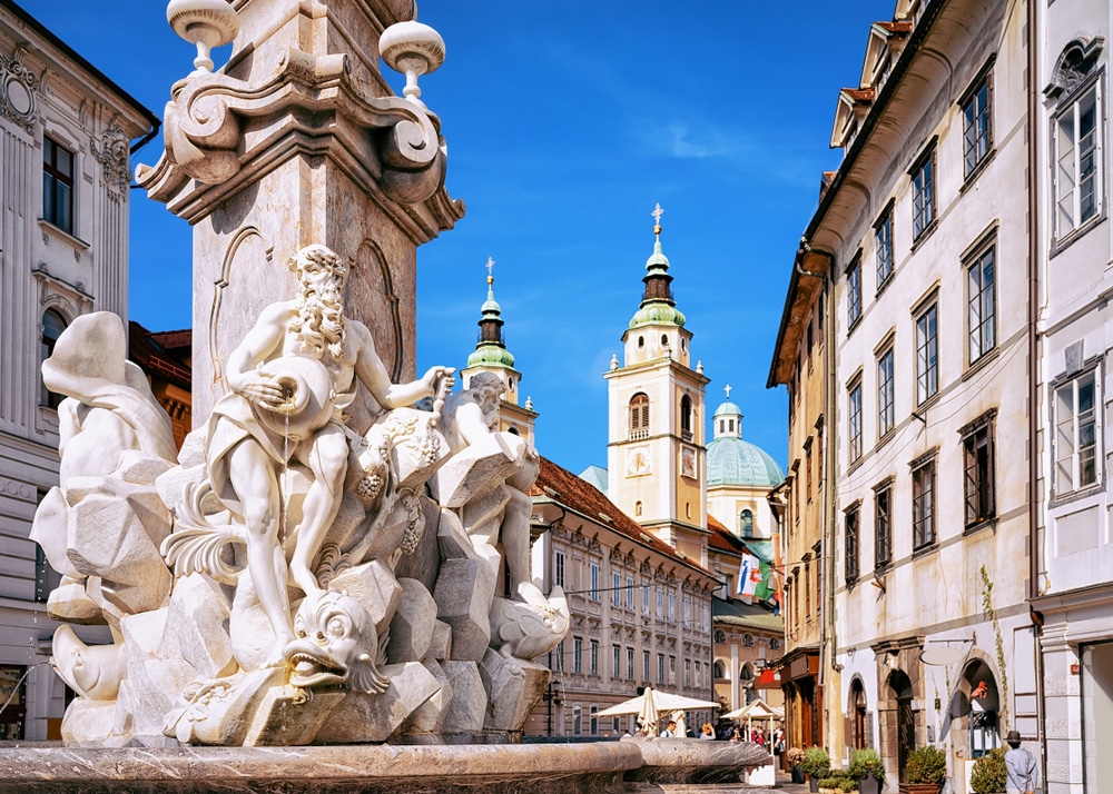 Town Square en Robba Fountain Ljubljana shutterstock 1095593258, Ljubljana