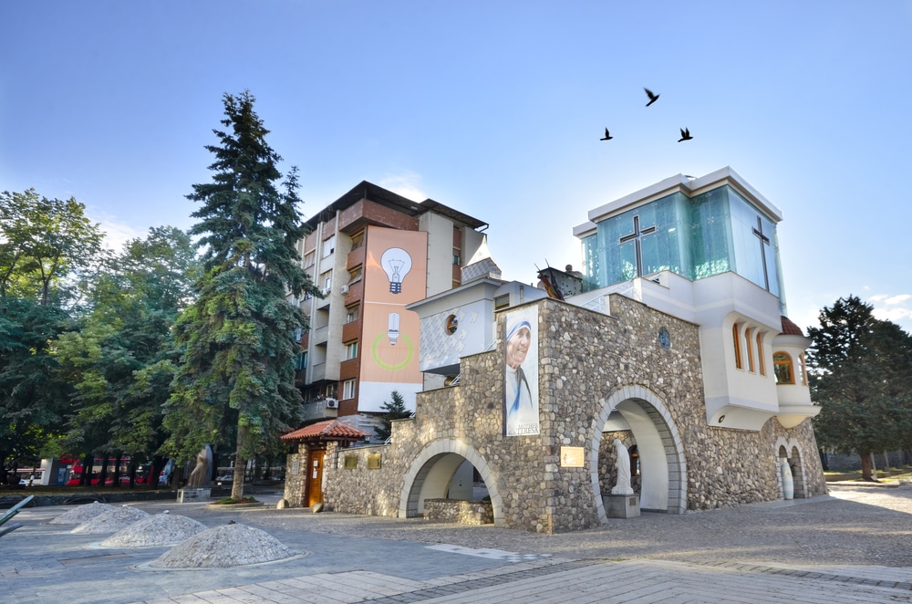 Moeder Teresa Gedenkhuis Skopje shutterstock 142027141, Bezienswaardigheden in Skopje