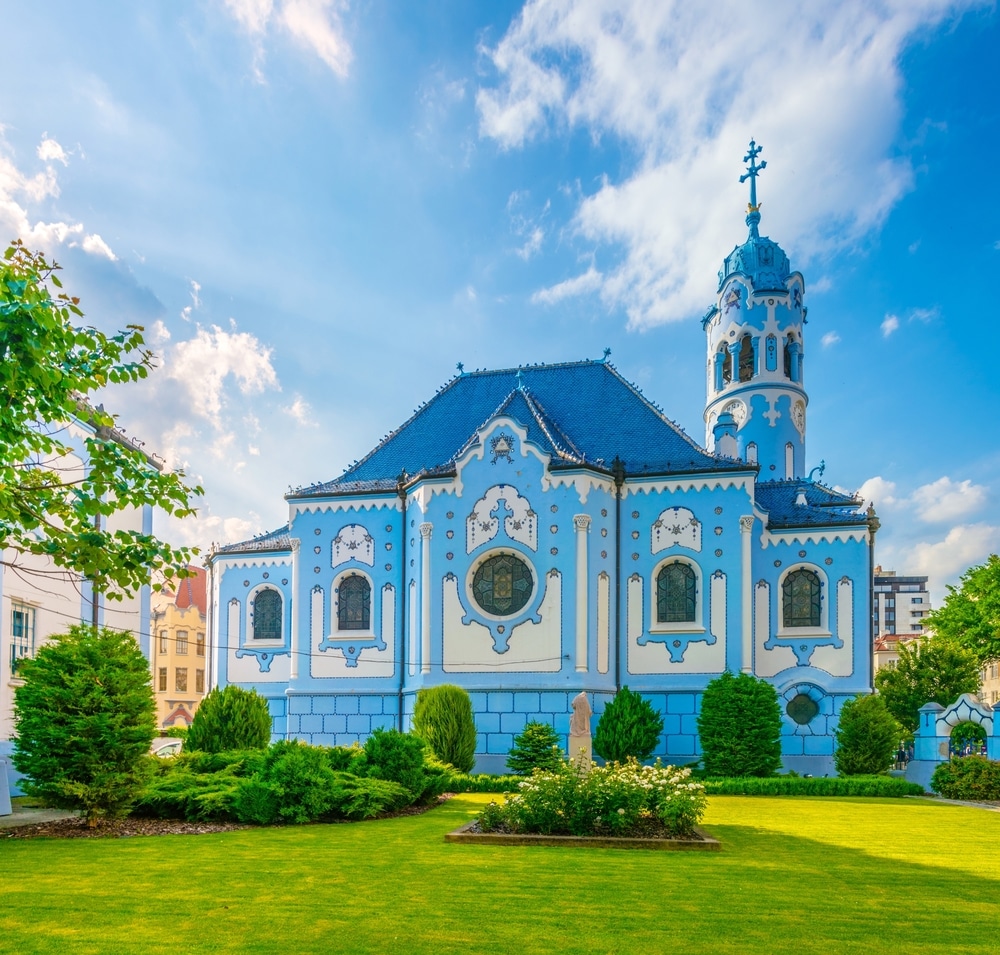 Blauwe kerk Bratislava shutterstock 494267644, Bezienswaardigheden Bratislava