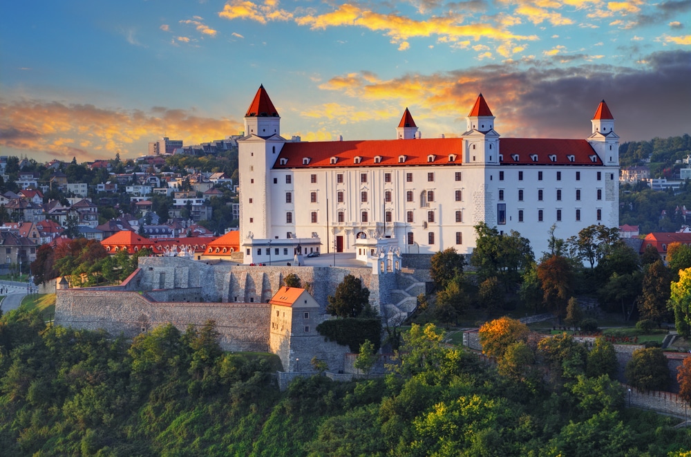 Bratislavský Hrad Bratislava shutterstock 179429009, Bezienswaardigheden Bratislava