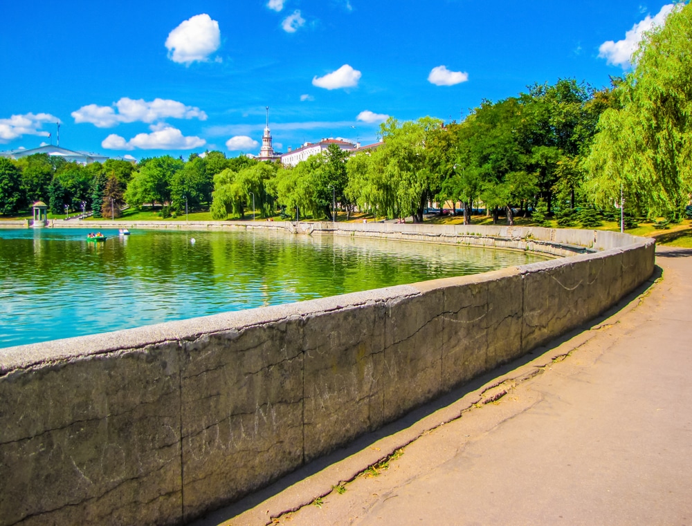 Gorky Park Minsk shutterstock 1354140281, Bezienswaardigheden in Minsk