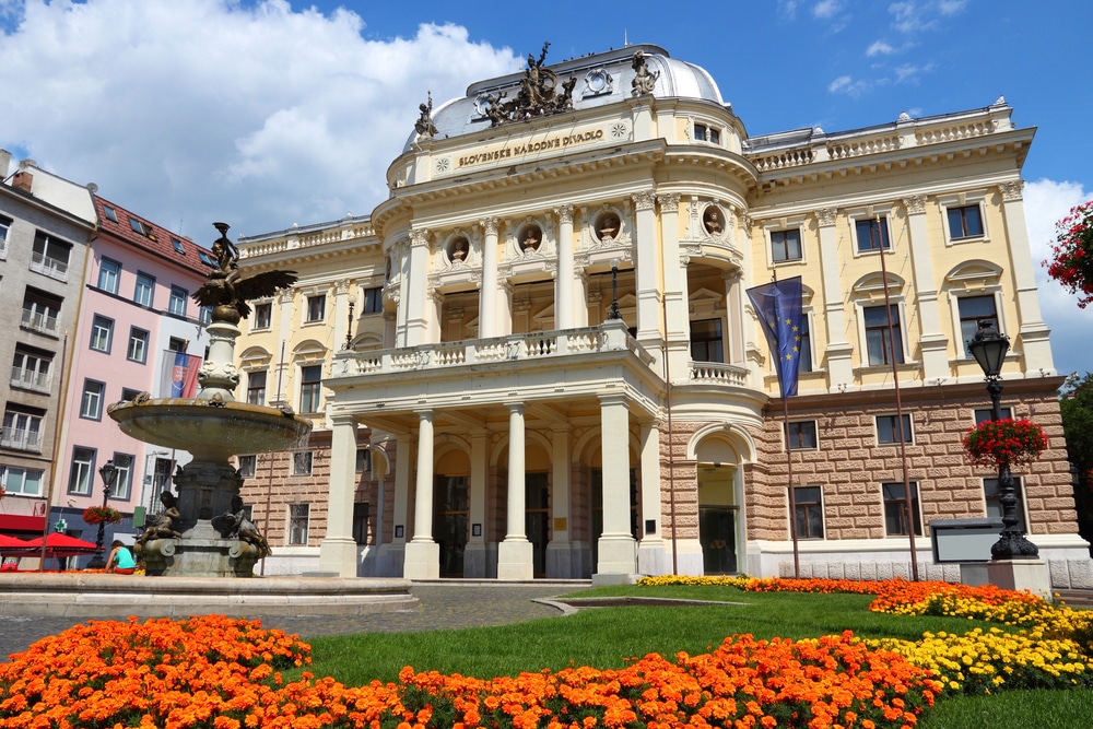 National Theatre Bratislava shutterstock 121722232, Bezienswaardigheden Bratislava