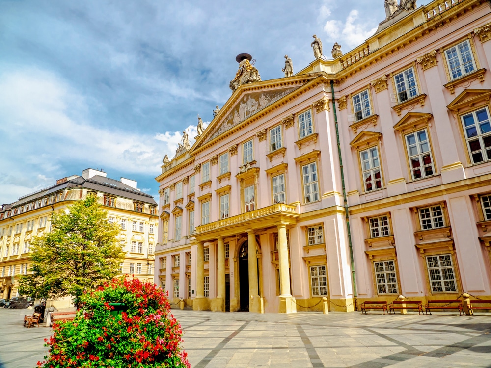 Primates Palace Bratislava shutterstock 768513961, Bezienswaardigheden Bratislava