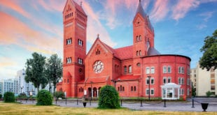 Rode kerk Minsk shutterstock 1488715256, Bezienswaardigheden in Wit-Rusland