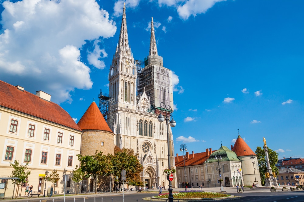 Zagreb Cathedral Zagreb shutterstock 1298760907, Bezienswaardigheden in Zagreb