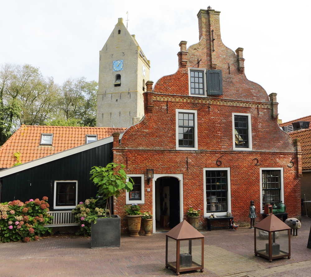 Nes Ameland shutterstock 597941891, Bezienswaardigheden van Ameland