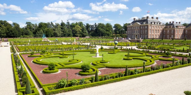 Paleis Het Loo Veluwe shutterstock 711952831, vakantiehuisjes met jacuzzi op de Veluwe