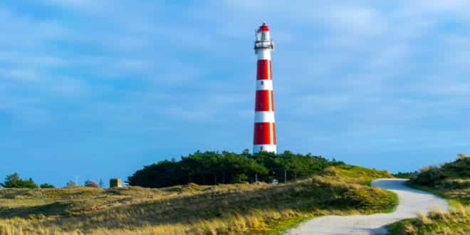 Vuurtoren Ameland shutterstock 1316368622, Bezienswaardigheden van Ameland