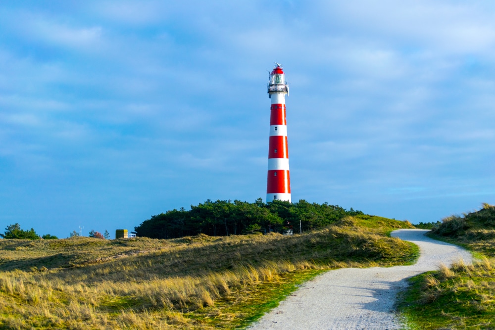 Vuurtoren Ameland shutterstock 1316368622, Bezienswaardigheden van Ameland