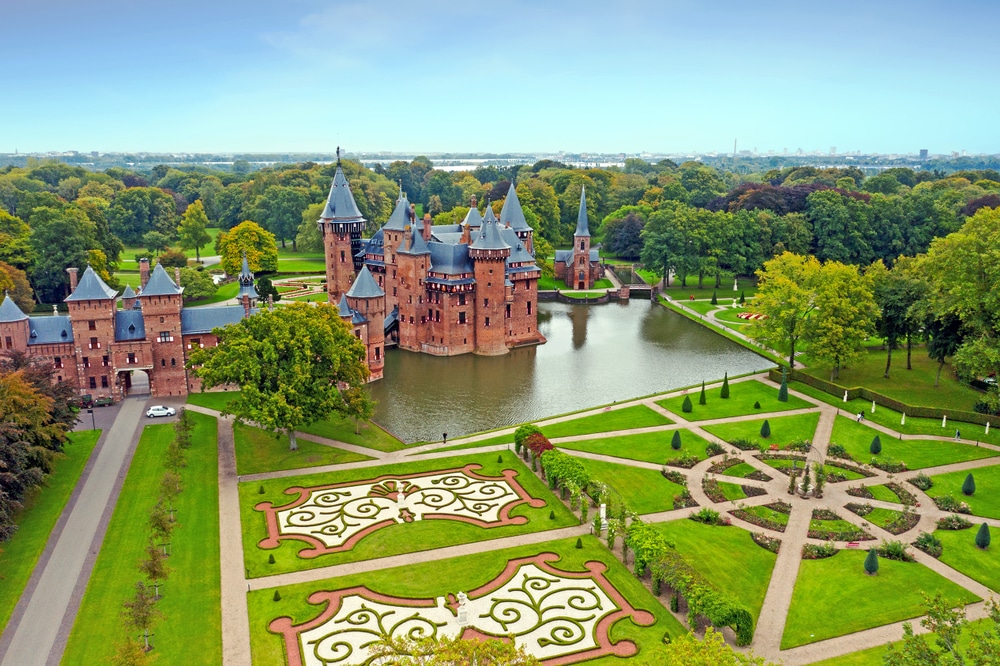 Kasteel de Haar Utrecht shutterstock 1517322092, stedentrips met de auto