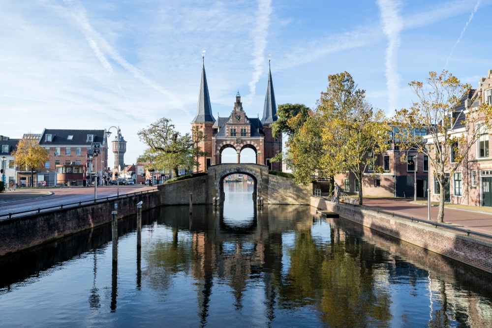 Sneek Friesland shutterstock 1240041562, bijzonder overnachten drenthe