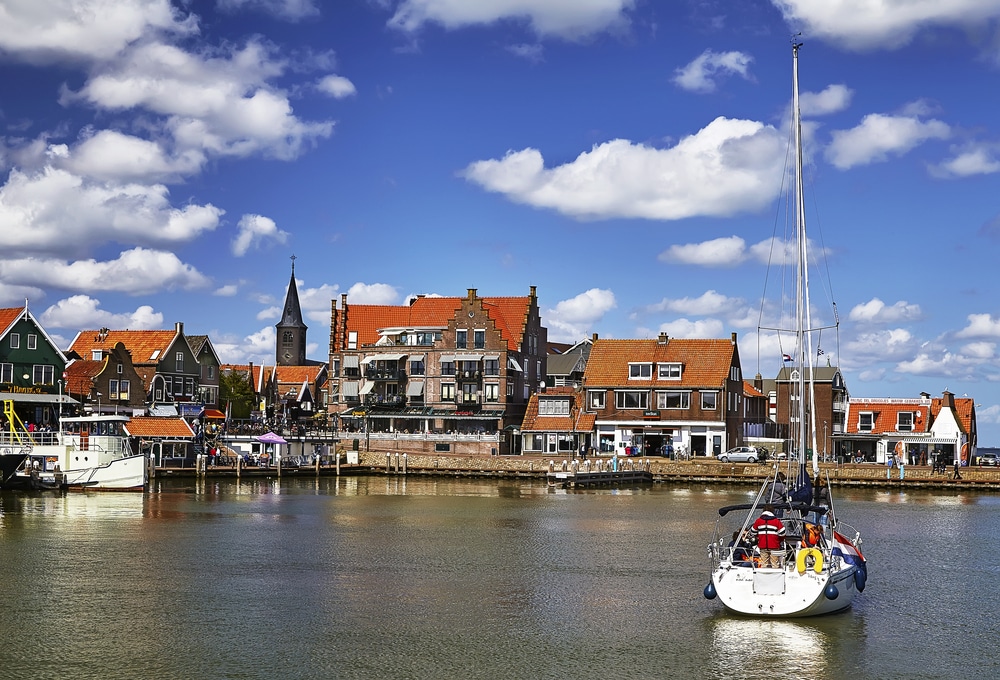 Volendam Noord Holland shutterstock 538344772, Bezienswaardigheden in Noord-Holland