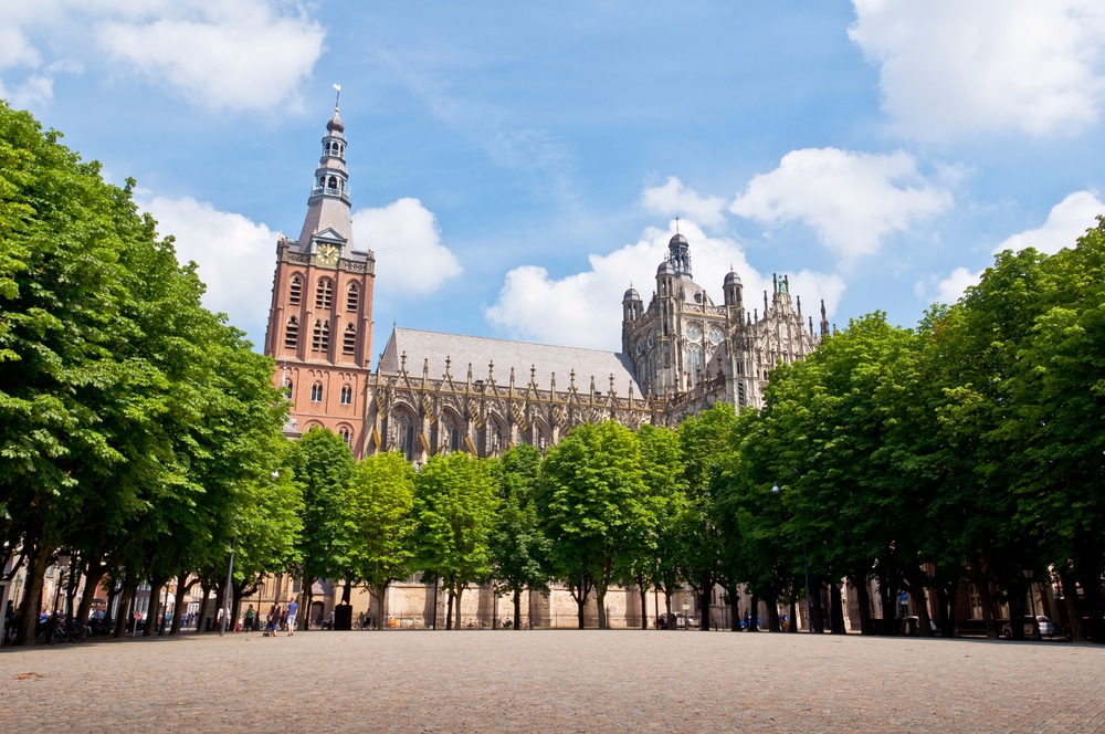 Den Bosch Brabant shutterstock 145508758, bijzonder overnachten Nederland