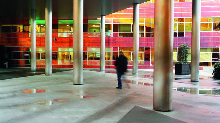 De moderne stad Almere in Flevoland, wat te doen Ameland