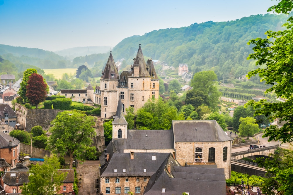 Durbuy Belgische Ardennen shutterstock 1408573835, de 10 leukste kerstmarkten van België voor 2023