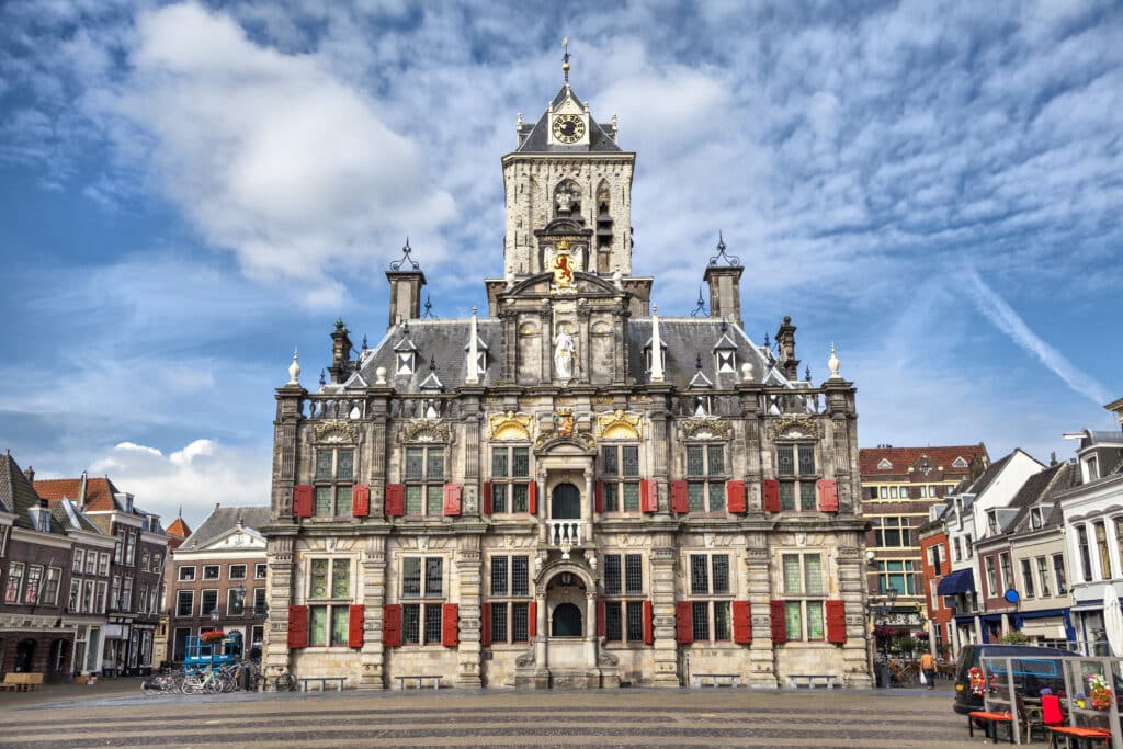 Het stadhuis en de Markt Delft, Bezienswaardigheden Amsterdam