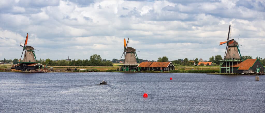 Kinderdijk Zuid Holland 1024x439