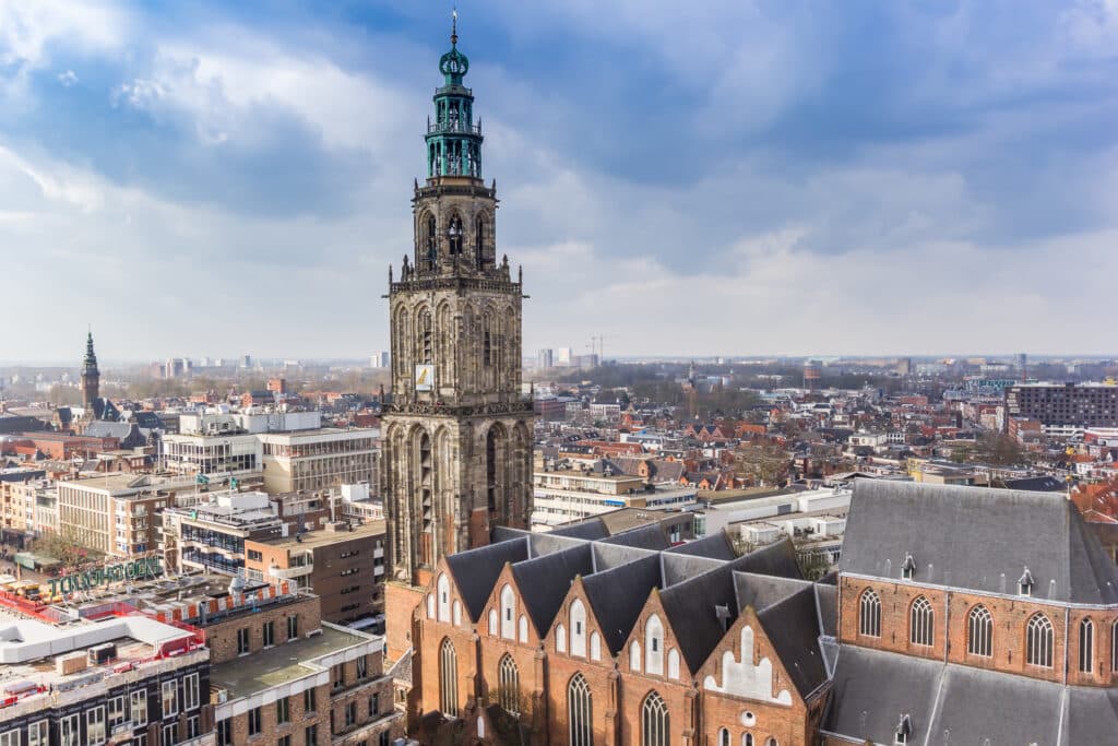 Martinitoren Groningen, vrijstaande natuurhuisjes Groningen