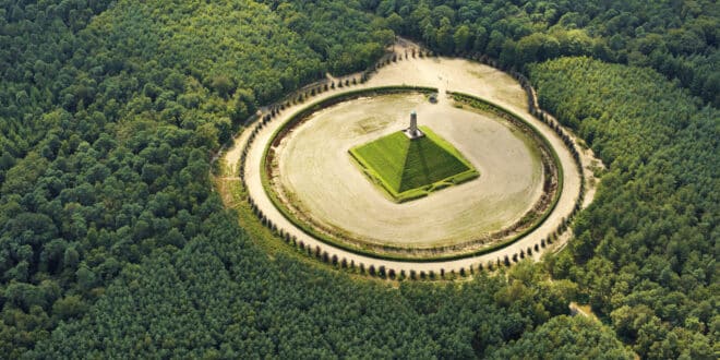 Pyramide van Austerlitz Utrechtse heuvelrug, meren nederland