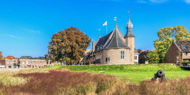 Coevorden dorpen Drenthe, natuurhuisjes aan een meer nederland