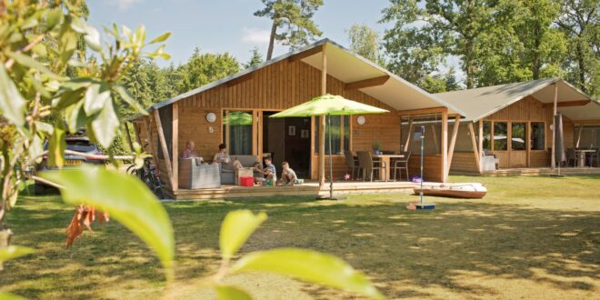 Accommodatie Zwaluwlodge vooraanzicht De Kleine Wolf, mooiste campings europa