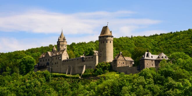 Burcht van Altena Sauerland, Natuurhuisjes met jacuzzi in België