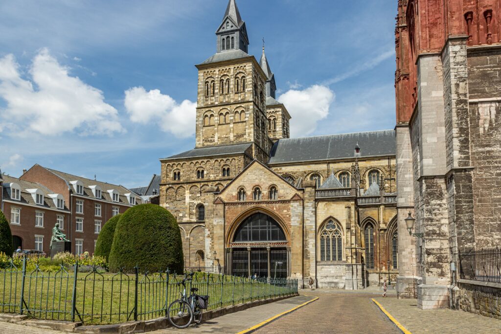 Sint Servaasbasiliek Maastricht min, Stedentrip in de winter in Europa