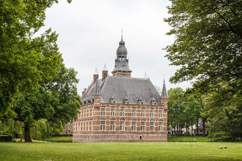 Kasteel Wijchen omgeving Nijmegen shutterstock 567764542, Nijmegen