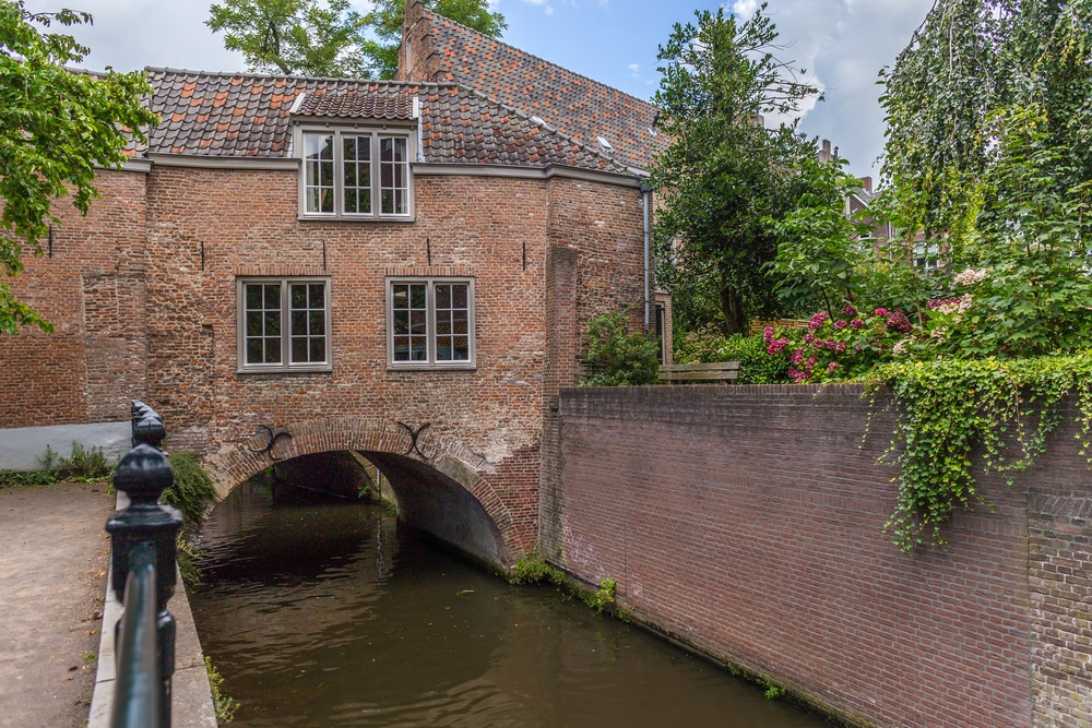 Rondvaart Binnendieze Den bosch shutterstock 471985570, wat te doen in Den Bosch