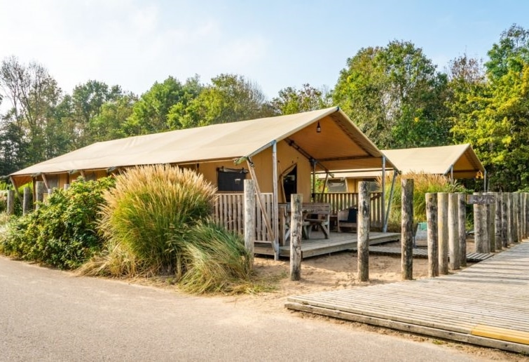 Ardoer Vakantiepark De Meerpaal safaritent 916x516 2, wandelen in Zeeland