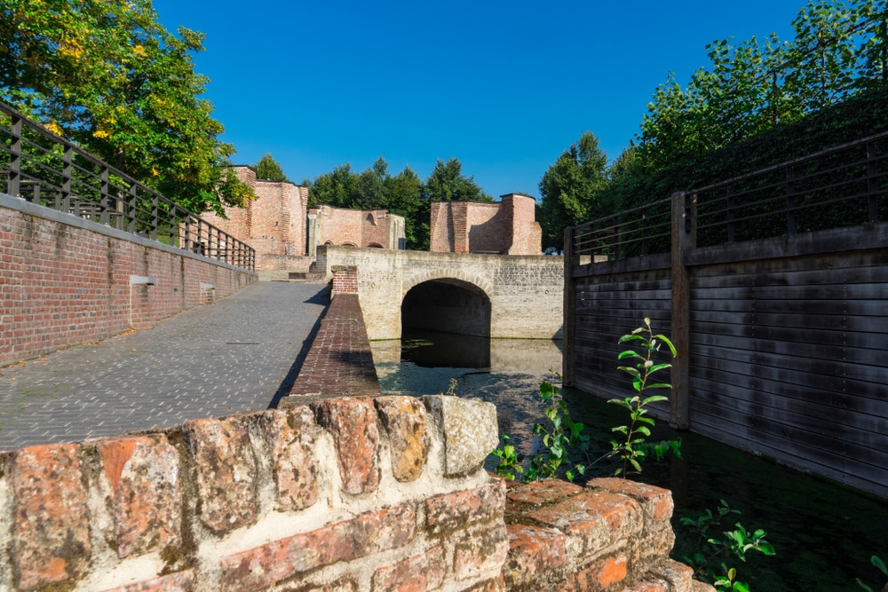 hulst wandelroutes zeeland shutterstock 1170743221, wandelen in Zeeland