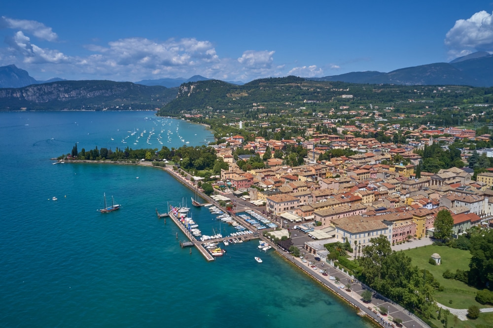 Bardolino Gardameer Italie 1538252564, Stedentrip in de winter in Europa