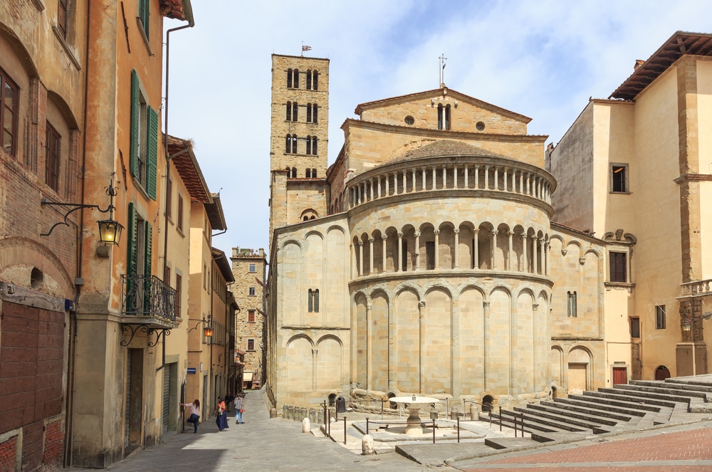 piazzagrande toscane shutterstock, leukste en mooiste steden van Europa