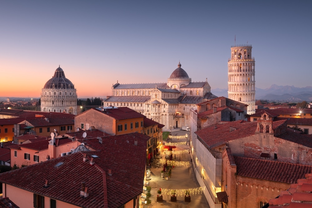 pisa toscane shutterstock,