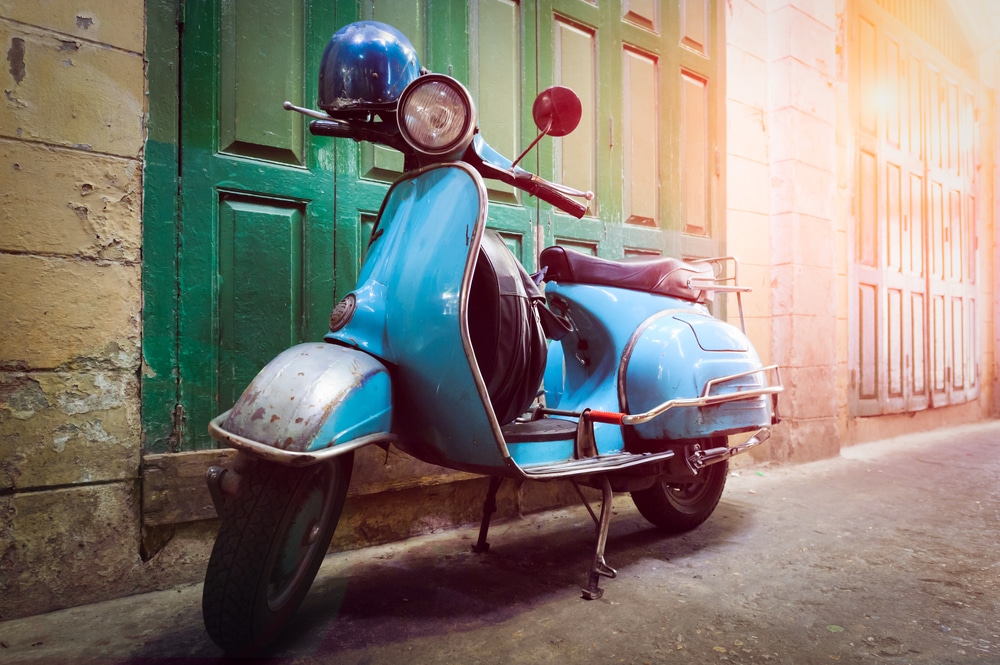 vespa toscane shutterstock,