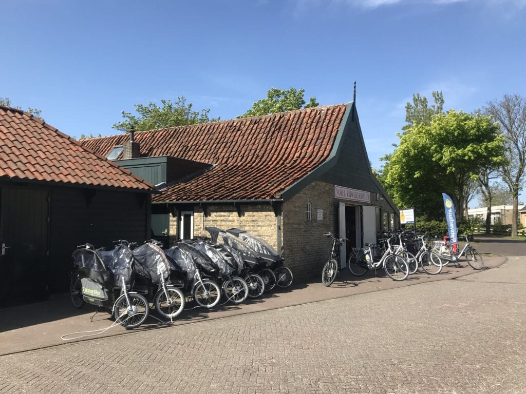 Fietsverhuur Hollum Ameland IMG 4190 lisanne, wat te doen Ameland