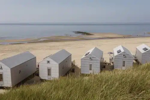 Strandhuisjes Julianadorp 1, 10 mooiste glamping en safaritenten noord-holland