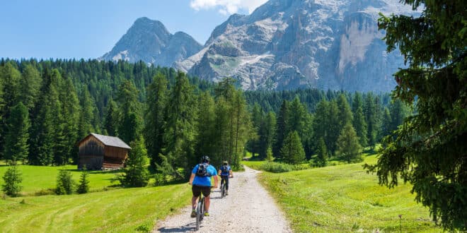 Fietsen Italiaanse Alpen shutterstock 1801037968, natuurhuisje Italië