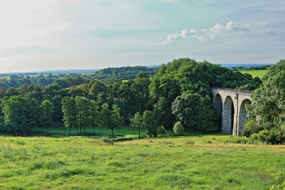 Vennbahn viaduct middel Aken shutterstock 1477122821, stranden Spanje