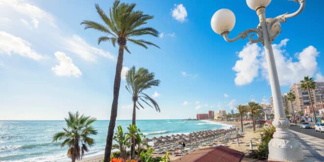 Strand Benalmadena Costa del Sol Andalusie Spanje shutterstock 553138711, mooiste bezienswaardigheden in Málaga