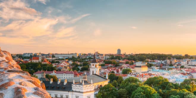 Vilnius Litouwen shutterstock 1670851444, bezienswaardigheden spanje