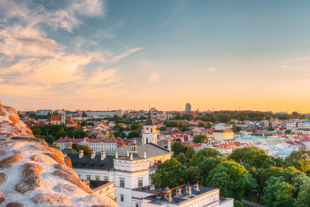 Vilnius Litouwen shutterstock 1670851444, bezienswaardigheden spanje